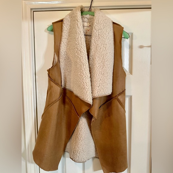 Cherish Jackets & Blazers - Cherish Faux Leather and Sherpa Vest Women’s Size Medium
